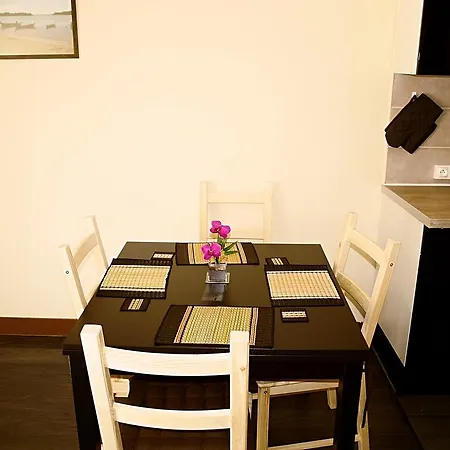 Au Petit Thaï - T2 Avec Balcon - Centre *